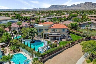 1920 Redbird Crest Ln in Las Vegas, NV - Foto de edificio - Building Photo
