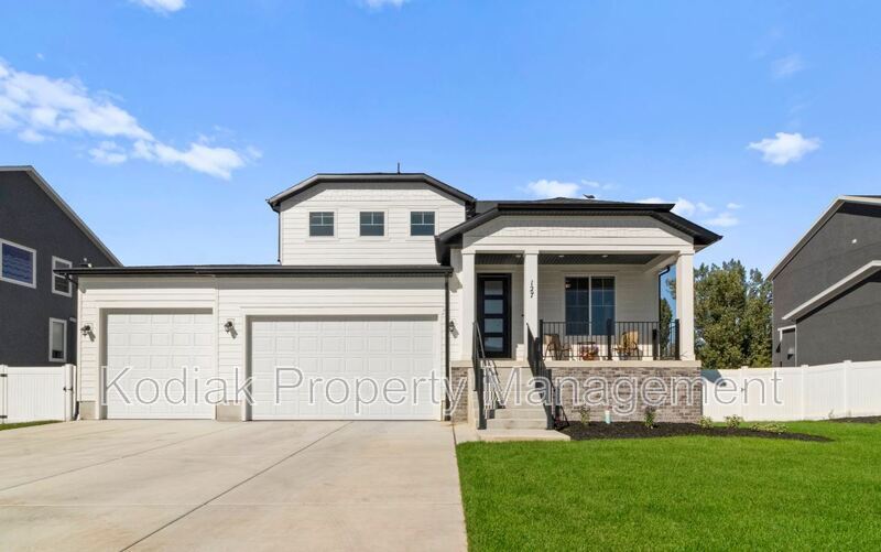 127 N 4450 W in West Point, UT - Building Photo