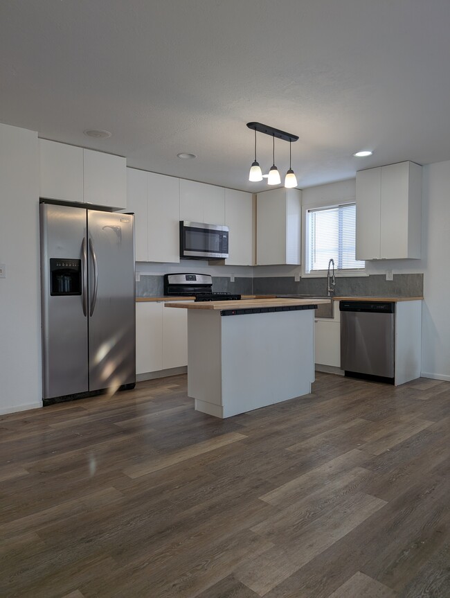2424 Morning Dove Ct NW in Salem, OR - Foto de edificio - Building Photo