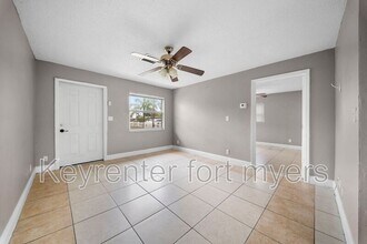 5458 Fifth Ave in Ft. Myers, FL - Building Photo - Building Photo