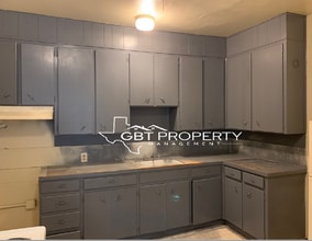 113 S Reagan St in Hamilton, TX - Building Photo - Interior Photo