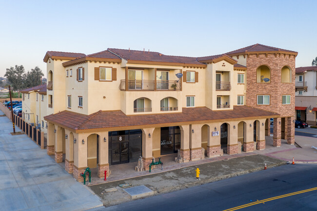 876 S D St in Perris, CA - Foto de edificio - Building Photo