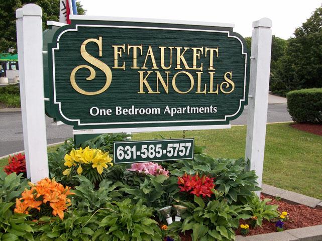 Setauket Knolls Garden Apartments in South Setauket, NY - Building Photo