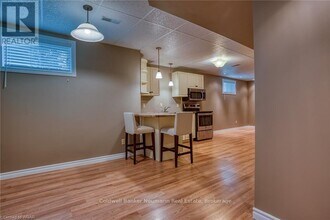 19 Peachtree Crescent in Guelph, ON - Building Photo - Building Photo