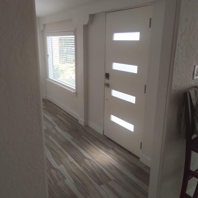 1748 Wellesley Ave in Los Angeles, CA - Building Photo - Building Photo