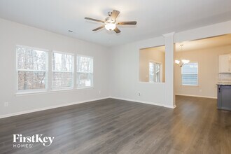 5013 Thomasville Dr in Belmont, NC - Foto de edificio - Building Photo