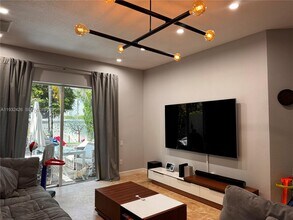 876 Spinnaker Dr in Hollywood, FL - Building Photo - Building Photo