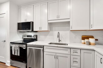 Meriden Place in Meriden, CT - Building Photo - Building Photo