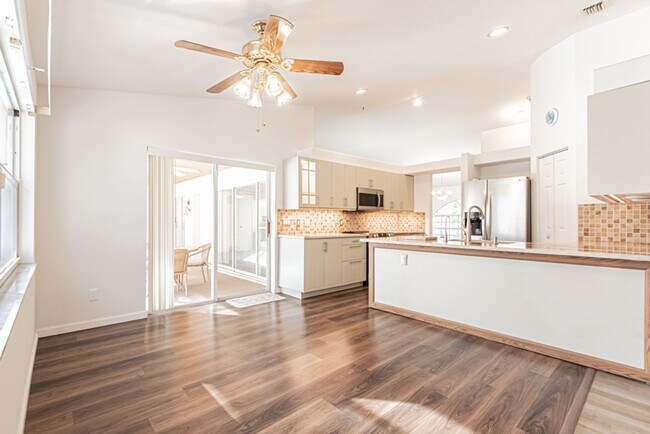 590 6th St NE in Naples, FL - Building Photo - Building Photo