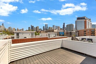 855 W Erie St, Unit 119 in Chicago, IL - Foto de edificio - Building Photo