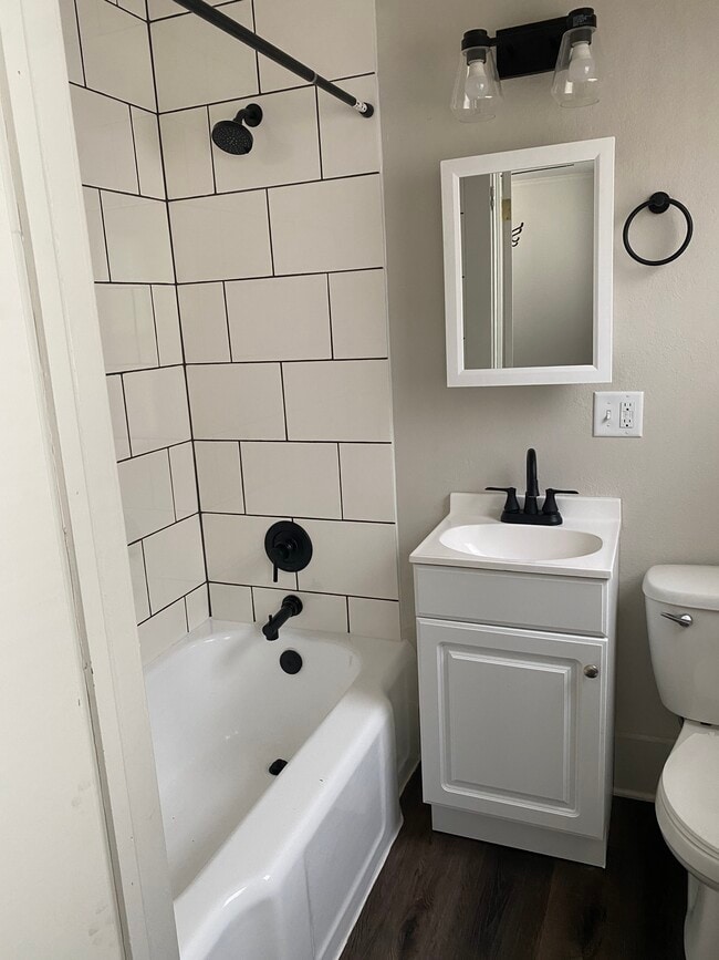 201 Jefferson St in Fairfield, IA - Building Photo - Building Photo