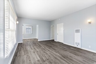 2010 Pine Ave, Unit 03 in Long Beach, CA - Foto de edificio - Building Photo