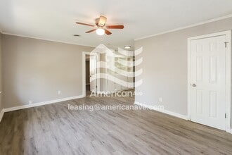 7937 Park Ave in Kansas City, MO - Foto de edificio - Building Photo