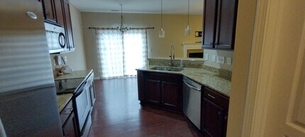 Room in Townhome on Keystone Park Dr in Morrisville, NC - Foto de edificio - Building Photo