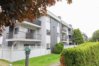 Chelsea Park Gardens in Abbotsford, BC - Building Photo - Building Photo