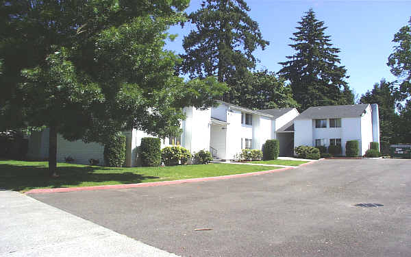 Golden Pines Apartments in Beaverton, OR - Building Photo