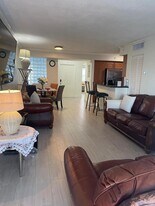 150 NW 96th Ave in Pembroke Pines, FL - Building Photo