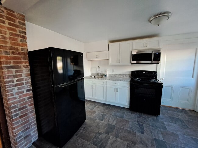 260 W State St, Unit Ground Floor in Hamburg, PA - Foto de edificio - Building Photo