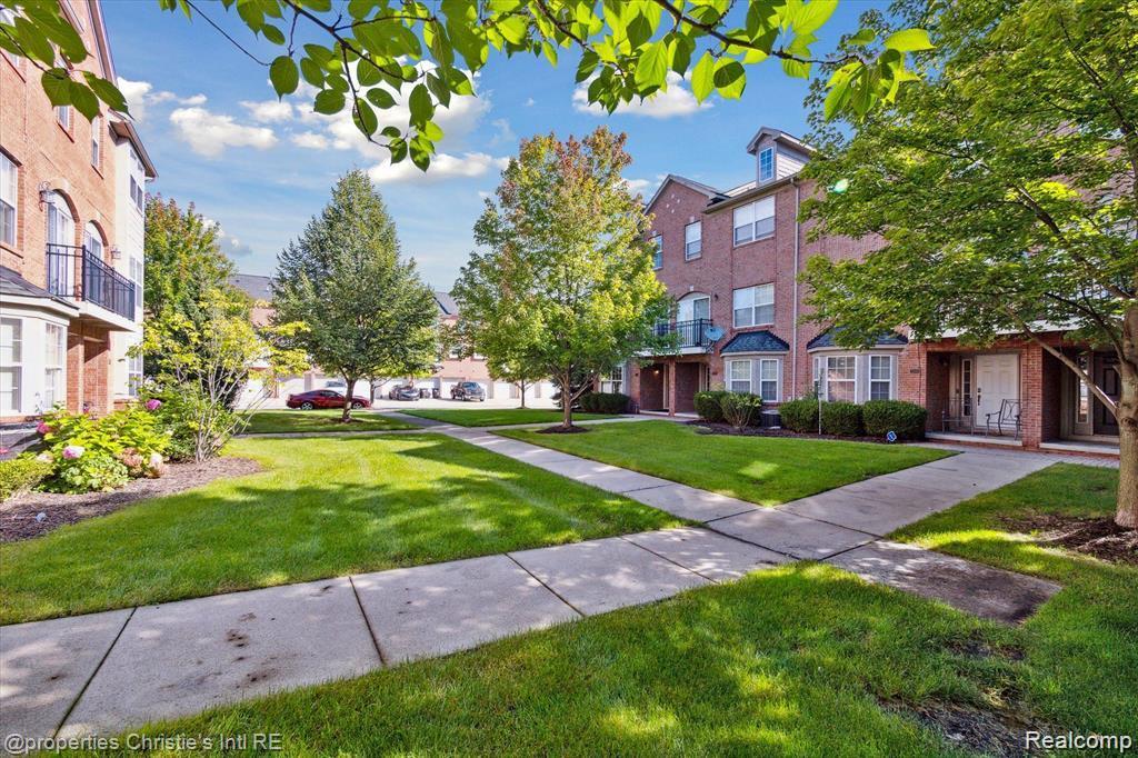 22021 Parkview Dr in Taylor, MI - Building Photo