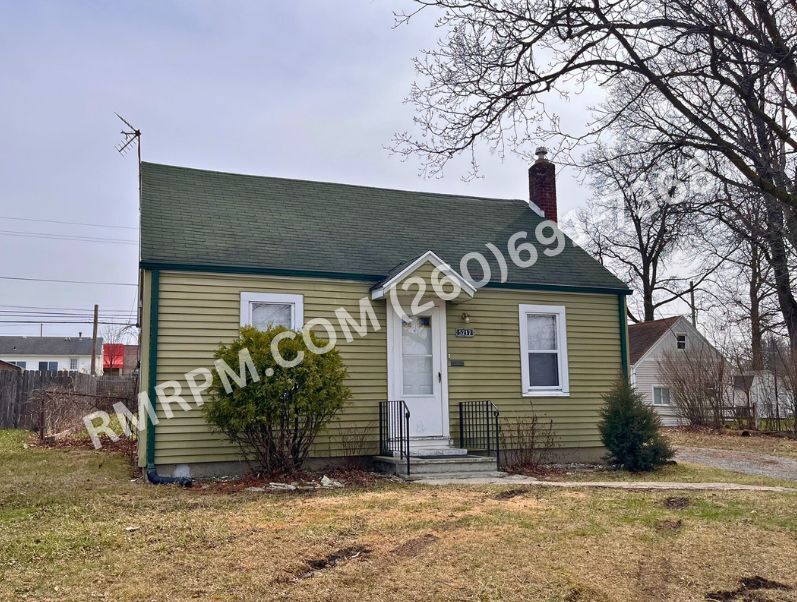 5217 S Harrison St in Fort Wayne, IN - Building Photo