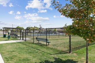 Icon Apartments in Killeen, TX - Foto de edificio - Building Photo