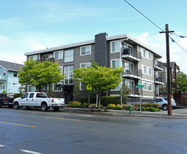 6000 24th Ave NW in Seattle, WA - Foto de edificio - Building Photo