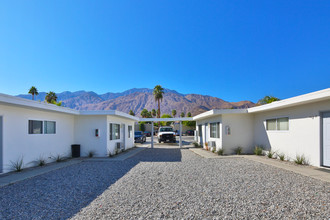 219 S Saturmino Dr in Palm Springs, CA - Building Photo - Building Photo