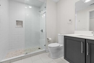 65 Meridian St in Boston, MA - Building Photo - Building Photo