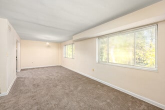 Thayer Terrace in Silver Spring, MD - Foto de edificio - Interior Photo