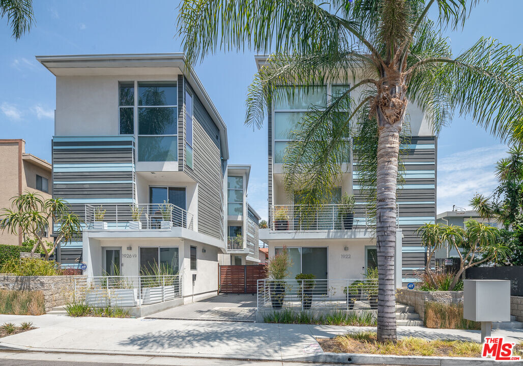 1924 Carmen Ave in Los Angeles, CA - Building Photo