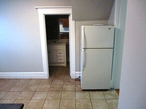 913 W Grove St in Bloomington, IL - Foto de edificio - Building Photo