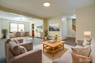 11 Lenox St in Edison, NJ - Building Photo