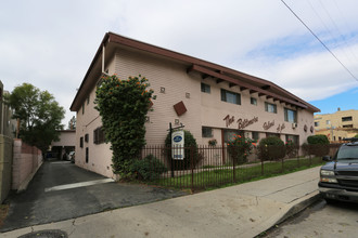 5017 Bakman Ave in North Hollywood, CA - Building Photo - Building Photo