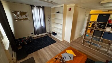 287 Main St, Unit 209 in Warren, RI - Foto de edificio - Building Photo