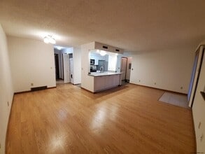 120 Victory Way, Unit Victory Way in Clifton Park, NY - Foto de edificio - Building Photo