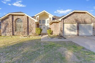 2822 Fenwick St in Grand Prairie, TX - Building Photo