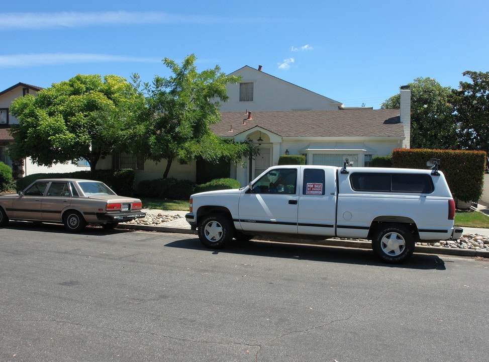 1553 Brookvale Dr in San Jose, CA - Building Photo