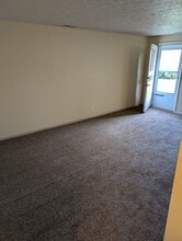 525 Hinderer Ave SW in Massillon, OH - Building Photo - Building Photo