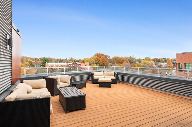 City Lights in Winooski, VT - Foto de edificio - Building Photo