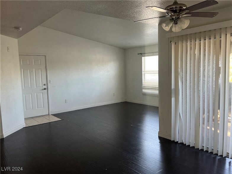 5055 W Hacienda Ave, Unit 2031 in Las Vegas, NV - Building Photo