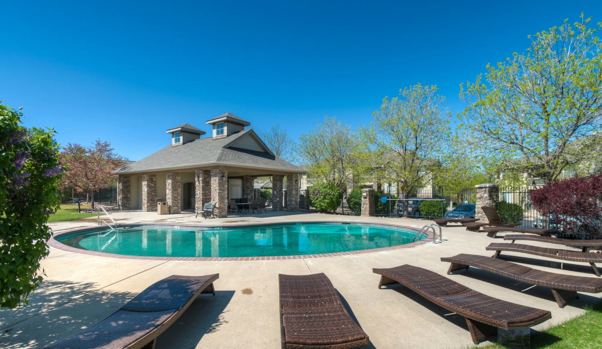 10427 West Hampden Avenue in Lakewood, CO - Building Photo