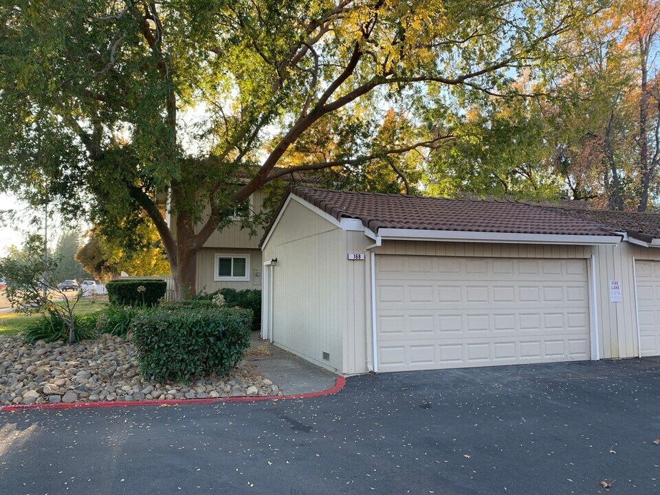 168 Arcadia Dr in Vacaville, CA - Building Photo