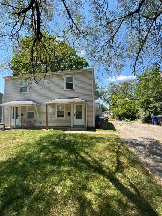 709 Valerie Ln in Whitehall, OH - Building Photo