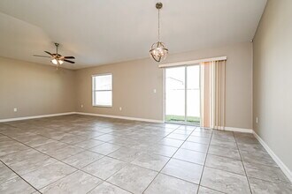 1516 Climbing Dayflower Dr in Ruskin, FL - Building Photo - Building Photo