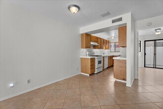 22865 Del Valle St in Los Angeles, CA - Building Photo - Building Photo