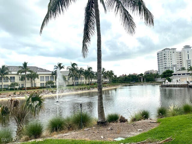 330 Grove Ct in Naples, FL - Foto de edificio - Building Photo