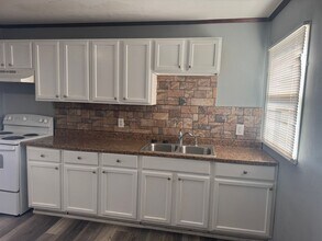 Charming 3BR/1BA Ranch in Martindale-Brightwood Neighborhood in Indianapolis, IN - Foto de edificio - Building Photo