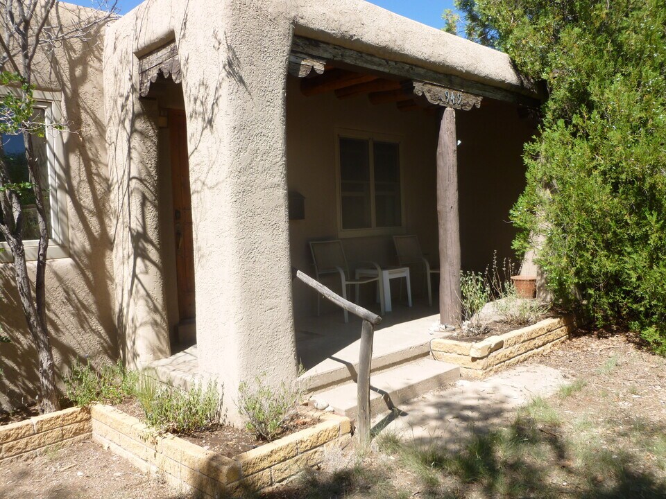 1949 Tijeras Rd in Santa Fe, NM - Building Photo