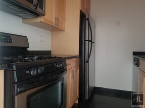 W 87th St in New York, NY - Building Photo - Building Photo