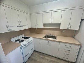 7624 Pembroke Rd in Miramar, FL - Building Photo